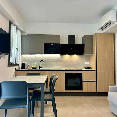 Beachfront In Pesaro-marken 55364 Appartement *