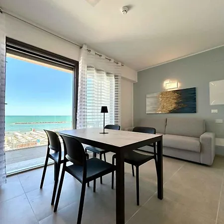 Beachfront In Pesaro-marken 55364 Appartement