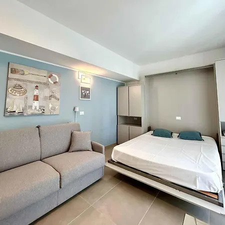 Beachfront In Pesaro-marken 55364 Appartement Pesaro