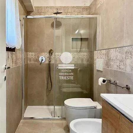 Beachfront In Pesaro-marken 55364 Appartement