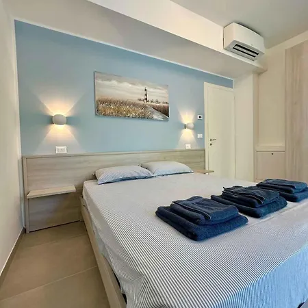 Beachfront In Pesaro-marken 55364 Appartement Pesaro