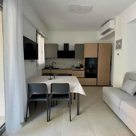 Beachfront In Pesaro-marken 55364 Appartement Pesaro