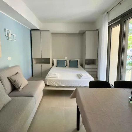 Beachfront In Pesaro-marken 55364 Appartement