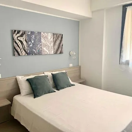 Beachfront In Pesaro-marken 55364 Appartement *