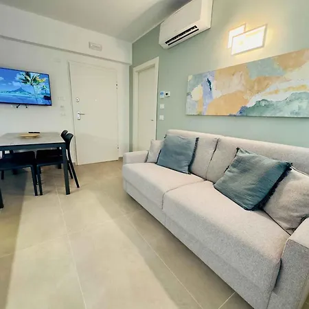 Beachfront In Pesaro-marken 55364 Appartement *