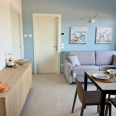 Beachfront In Pesaro-marken 55364 Appartement *
