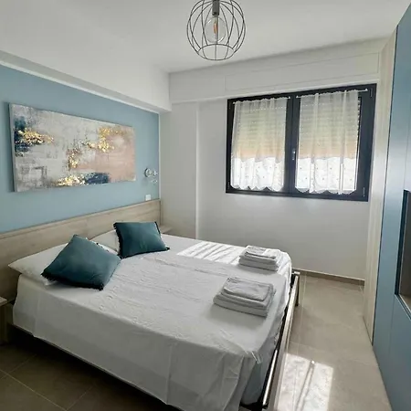 Beachfront In Pesaro-marken 55364 Appartement *