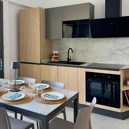 Beachfront In Pesaro-marken 55364 Appartement Pesaro