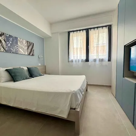 Beachfront In Pesaro-marken 55364 Appartement