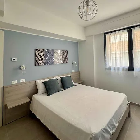 Beachfront In Pesaro-marken 55364 Appartement Pesaro